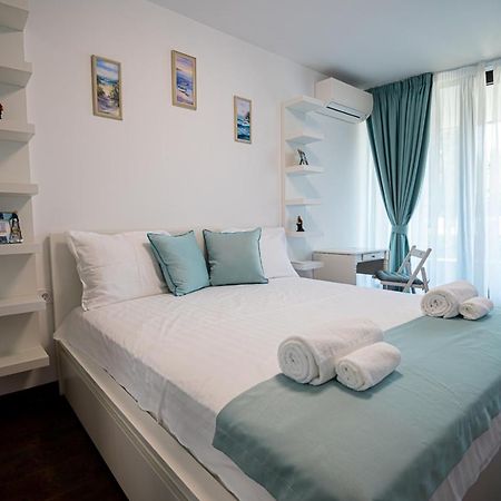 Stylish 1-Bd Apartment In St Constantine And Helena By Flat Mаnager St Constantin et Helena Extérieur photo